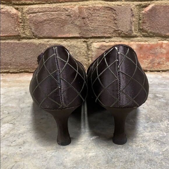 Liz Claiborne Kitten Pumps - Picture 6 of 12